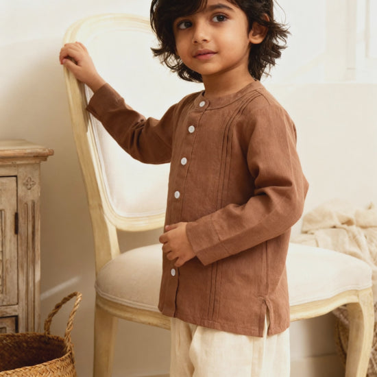 Petra organic cotton-linen kids shirt video showing fabric texture and fit details